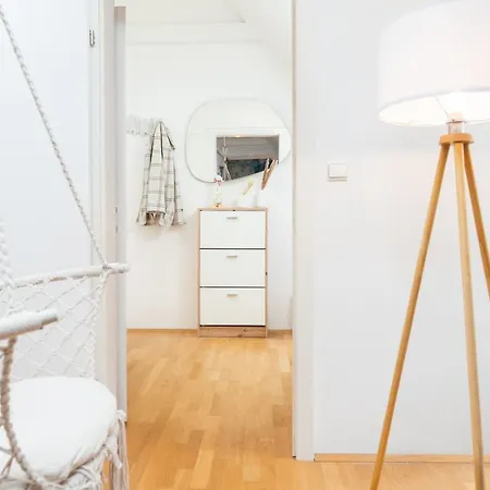 Comfy Downtown Loft - Self Check-in - Centre Of Apartment